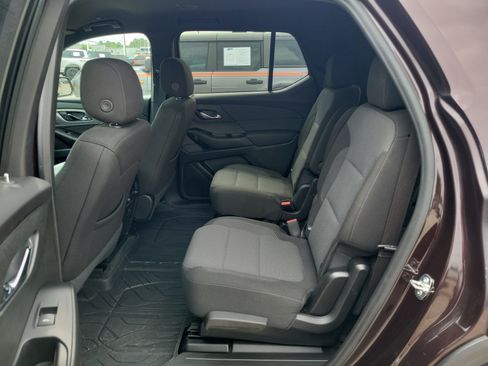 Used 2023 Chevrolet Traverse LT FWD image 12
