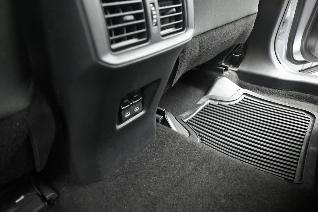 Used 2025 Toyota RAV4 XLE FWD image 17