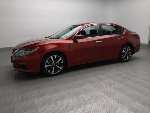 Used 2017 Nissan Altima 2.5 SR image 2