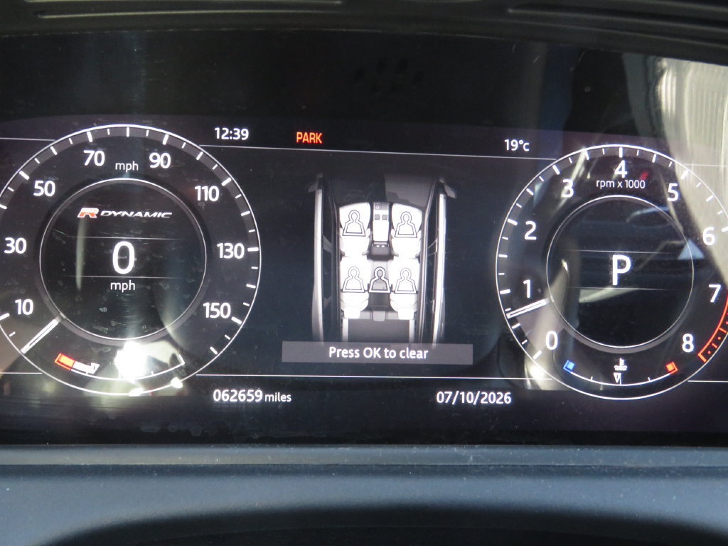 Used 2018 Land Rover Range Rover Velar R-Dynamic SE AWD/4WD image 21