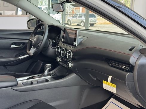 New 2025 Nissan Sentra SR w/ Midnight Edition image 10
