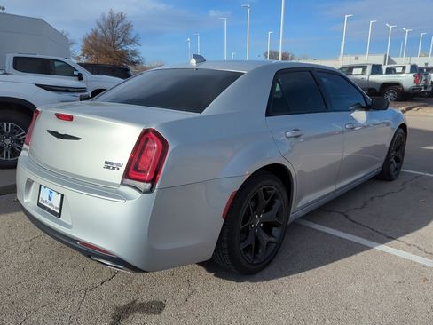 Used 2022 Chrysler 300 Touring w/ Sport Appearance Package image 5