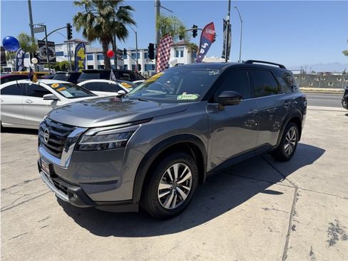 Used 2022 Nissan Pathfinder SL FWD image 9