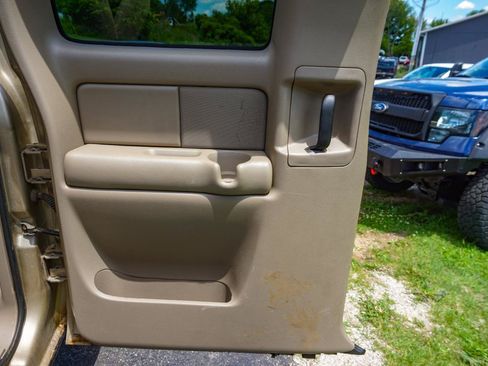 Used 2004 Chevrolet Silverado 2500 LS w/ Heavy-Duty Power Package AWD/4WD image 24