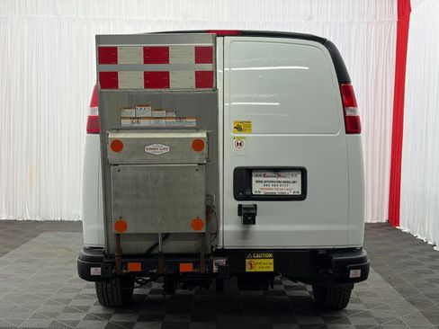 Used 2021 Chevrolet Express 3500 w/ Driver Convenience Package RWD image 7