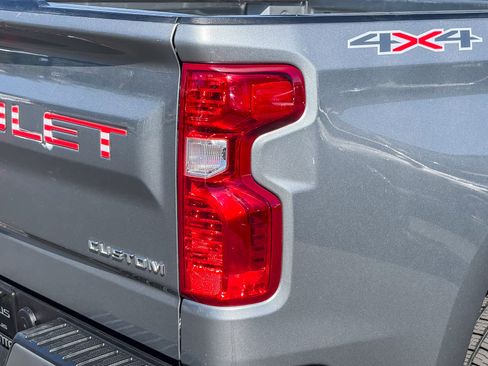 Used 2023 Chevrolet Silverado 1500 Custom image 8