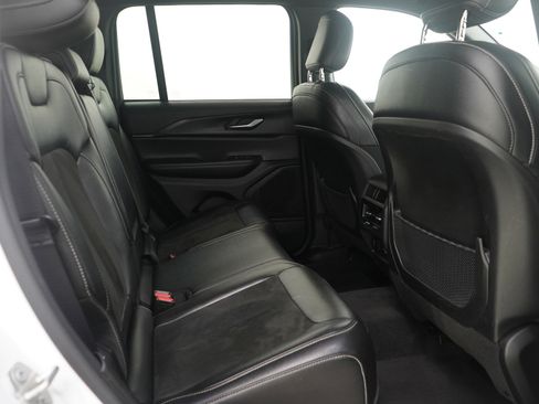 Used 2024 Jeep Grand Cherokee Altitude image 14