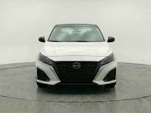 Used 2025 Nissan Altima 2.5 SV FWD image 2