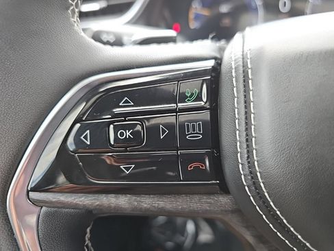 Certified 2024 Jeep Grand Cherokee Overland w/ Luxury Tech Group IV AWD/4WD image 30