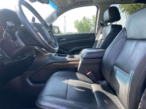 Used 2016 Chevrolet Suburban LT RWD image 17