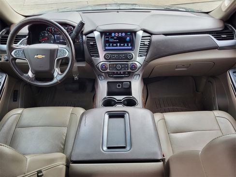 Used 2018 Chevrolet Suburban LT image 14