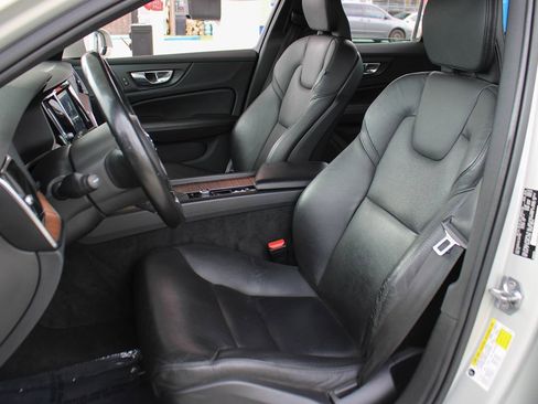 Used 2020 Volvo V60 T5 Momentum w/ Protection Package Premier image 15