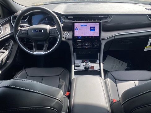 New 2025 Jeep Grand Cherokee L Limited image 38