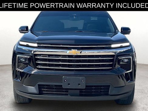 Used 2025 Chevrolet Traverse LT w/ Sun and Wheel Package FWD image 4