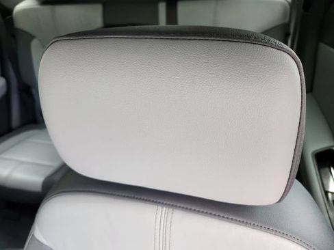 Used 2019 Chevrolet Blazer LT w/ Sound & Technology Package AWD/4WD image 13
