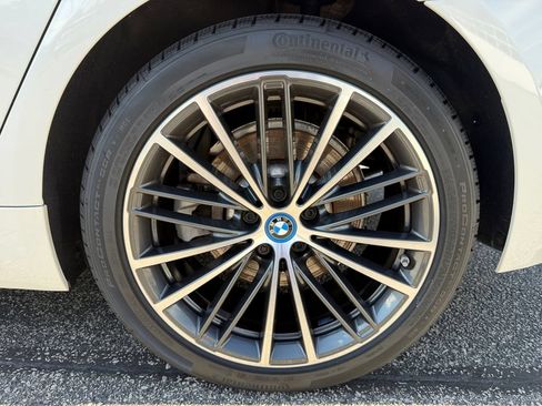 Used 2023 BMW 530e xDrive w/ Premium Package AWD/4WD image 16