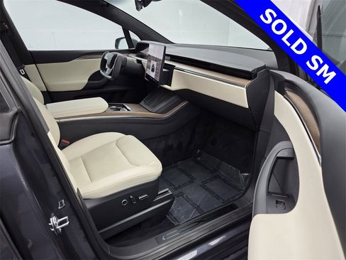 Used 2023 Tesla Model X image 14
