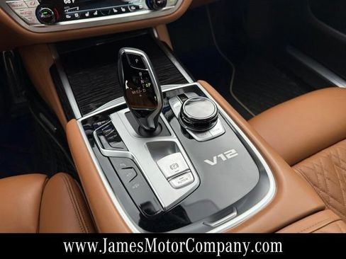 Used 2022 BMW M760i xDrive w/ Luxury Rear Seating Package AWD/4WD image 17
