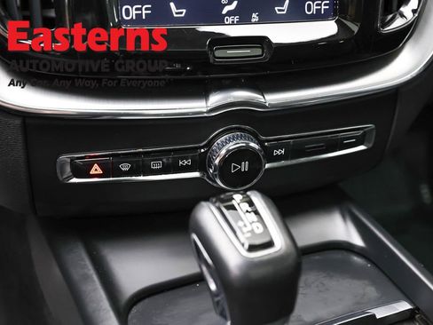 Used 2019 Volvo XC60 T6 Momentum w/ Premium Package image 19