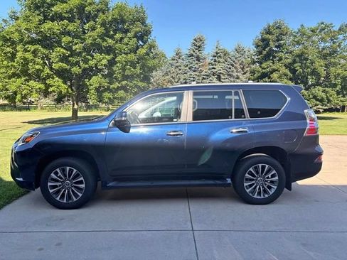 Used 2022 Lexus GX 460 Luxury w/ Accessory Package AWD/4WD image 10
