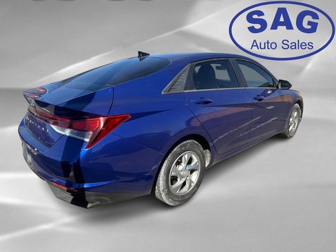 Used 2021 Hyundai Elantra SE image 3