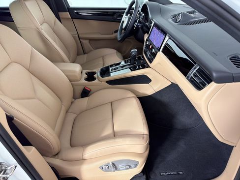 Certified 2026 Porsche Macan AWD/4WD image 30