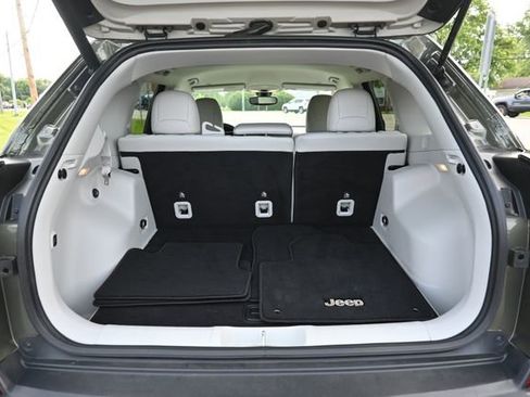 Used 2019 Jeep Cherokee Limited AWD/4WD image 22