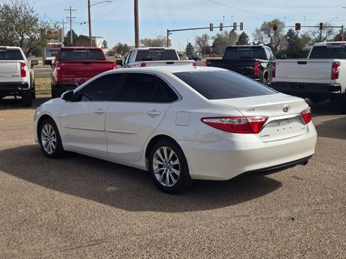 Used 2015 Toyota Camry XLE w/ Moonroof Package image 5