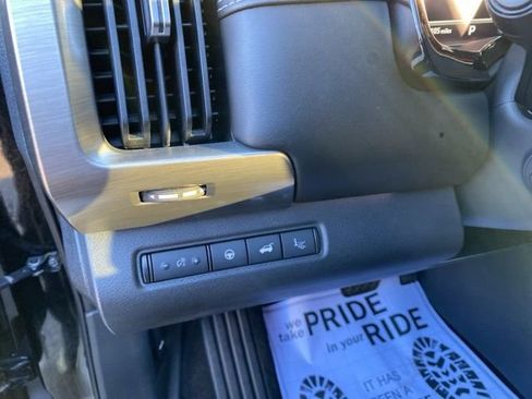 Used 2022 Nissan Pathfinder Platinum w/ Lighting Package (N92) image 25