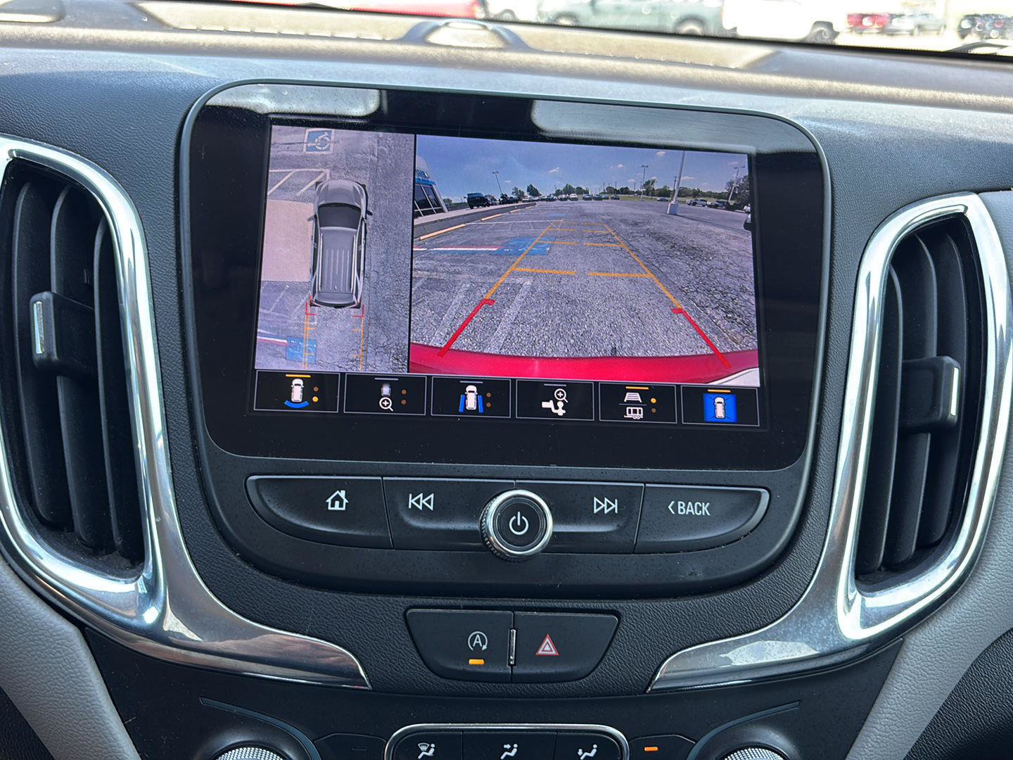 Used 2023 Chevrolet Equinox LT FWD image 13