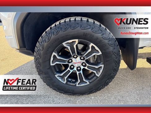 Used 2024 GMC Canyon AT4 image 16