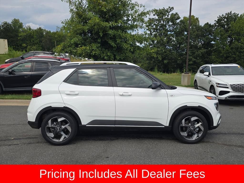 Used 2026 Hyundai Venue SEL FWD image 2