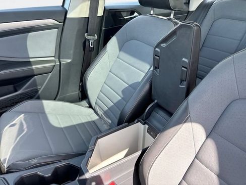 Used 2025 Volkswagen Jetta SE FWD image 20