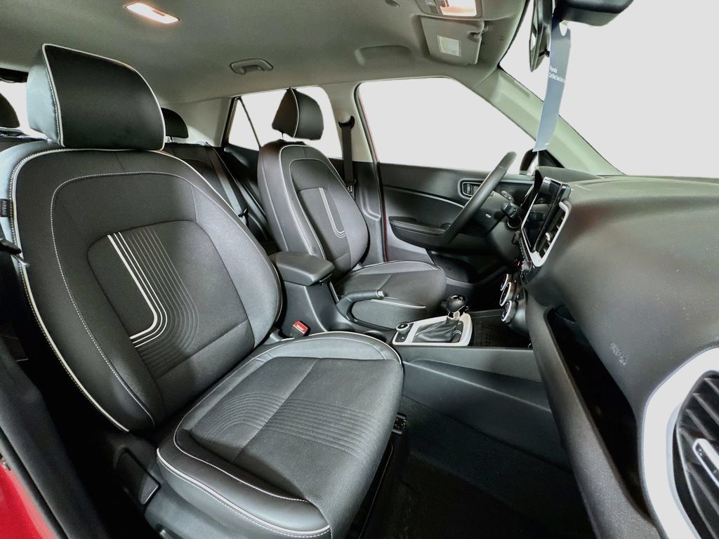 Used 2024 Hyundai Venue Limited FWD image 29
