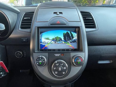 Used 2010 Kia Soul + w/ Audio Pkg FWD image 18