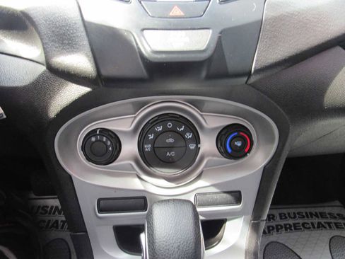 Used 2019 Ford Fiesta SE image 15