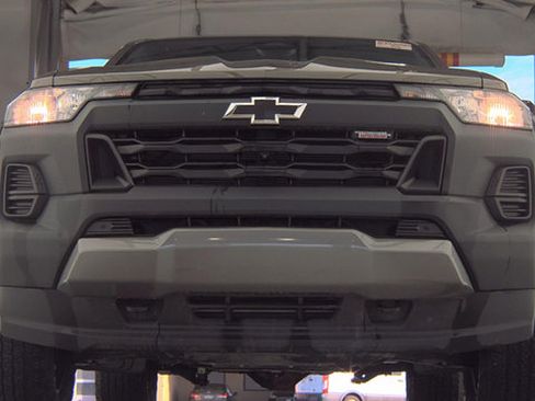 Used 2024 Chevrolet Colorado Trail Boss w/ Technology Package AWD/4WD image 15