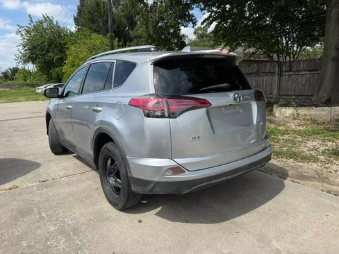 Used 2016 Toyota RAV4 LE FWD image 8
