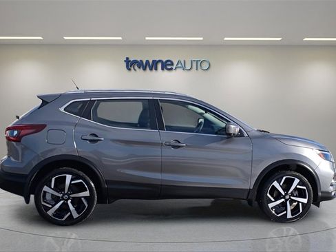 Used 2022 Nissan Rogue Sport SL w/ Premium Package image 6