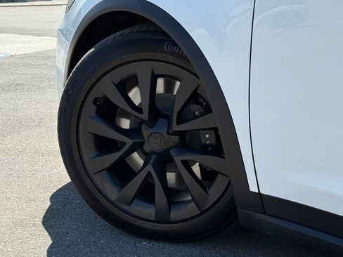 Used 2023 Tesla Model X AWD/4WD image 18