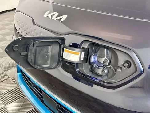 Used 2022 Kia Niro EX w/ Cold Weather Package image 35
