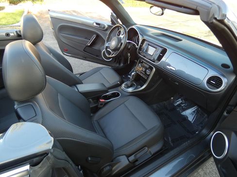 Used 2018 Volkswagen Beetle 2.0T S image 21