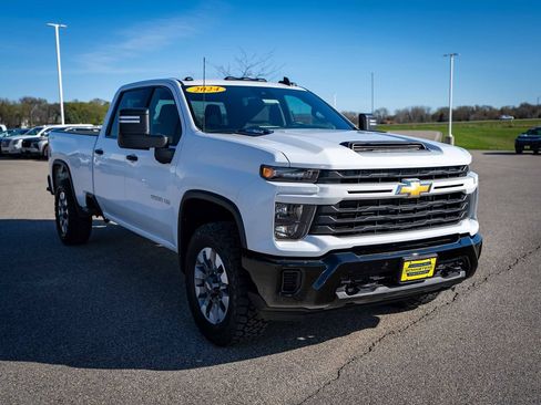 Used 2024 Chevrolet Silverado 2500 Custom w/ Custom Convenience Package AWD/4WD image 3