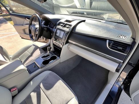 Used 2013 Toyota Camry LE image 27