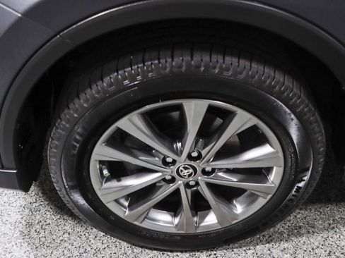 Used 2018 Toyota RAV4 Limited FWD image 11