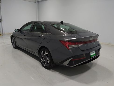Used 2025 Hyundai Elantra SEL FWD image 5