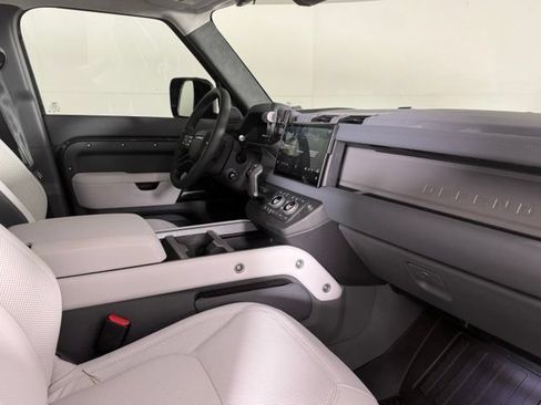 Used 2025 Land Rover Defender 110 X AWD/4WD image 33