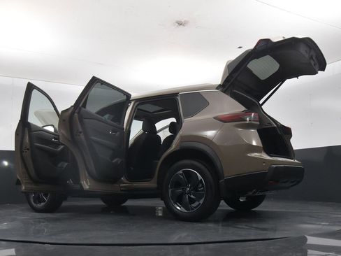 Certified 2025 Nissan Rogue SV w/ SV Premium Package image 42