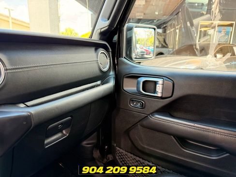 Used 2023 Jeep Wrangler Unlimited Sahara w/ Cold Weather Group AWD/4WD image 19