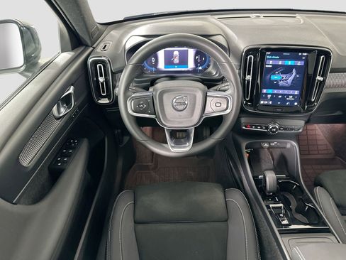 Certified 2023 Volvo XC40 B5 Plus w/ Climate Package image 23